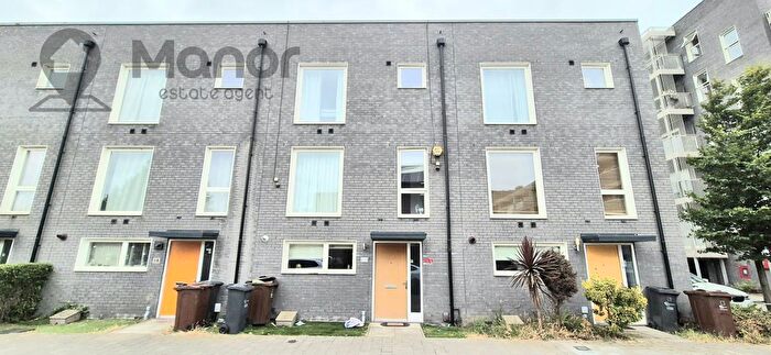 4 Bedroom Town House To Rent In Drake Close, Barking, IG11