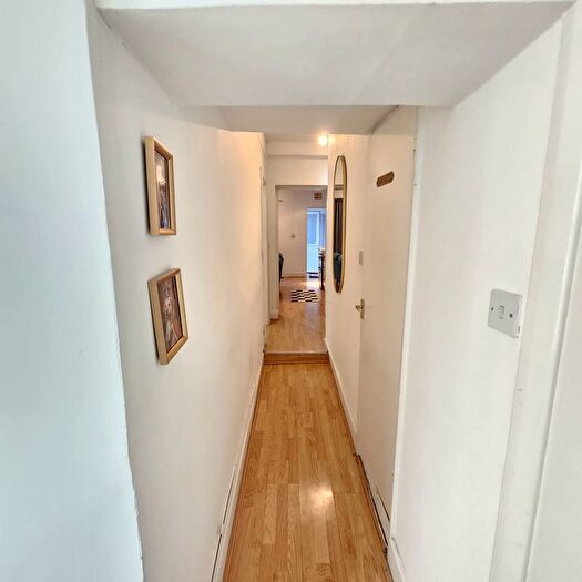 2 Bedroom Flat To Rent In Junction Road, London, N19