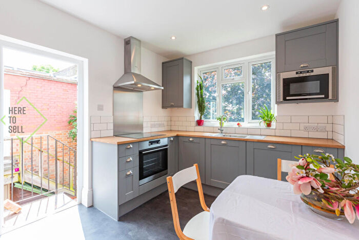 2 Bedroom Flat To Rent In Parkland Road, Wood Green, London, N22