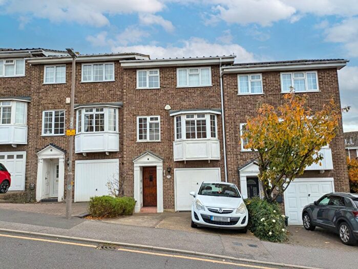 3 Bedroom Town House For Sale In Station Road, Benfleet, Essex, SS7