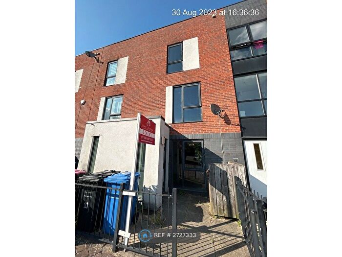 3 Bedroom Terraced House To Rent In Radclyffe Mews, Salford, M5