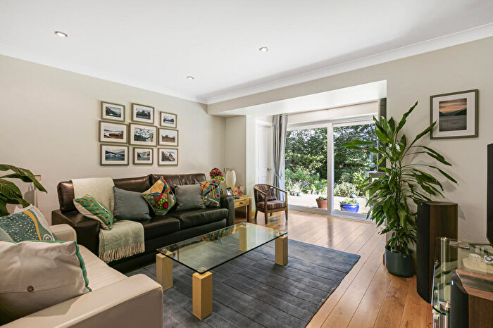 4 Bedroom Detached House For Sale In Woodchurch Drive, Bromley, BR1