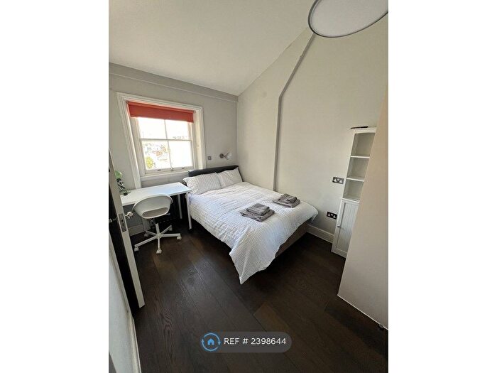 Studio To Rent In Leinster Square, London, W2