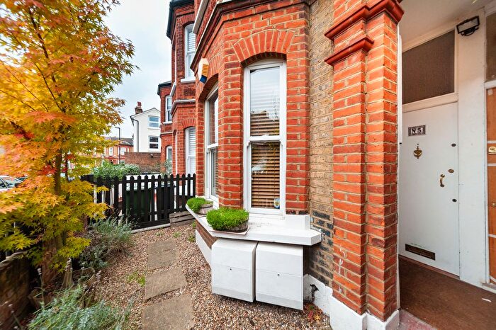 2 Bedroom Flat To Rent In Kingswood Road, Lambeth, Greater London, SW2