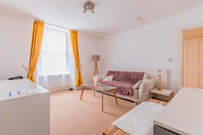 2 Bedroom Flat To Rent In Causewayside, Edinburgh, F, EH9