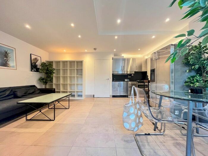 3 Bedroom Flat To Rent In Highgate, N6