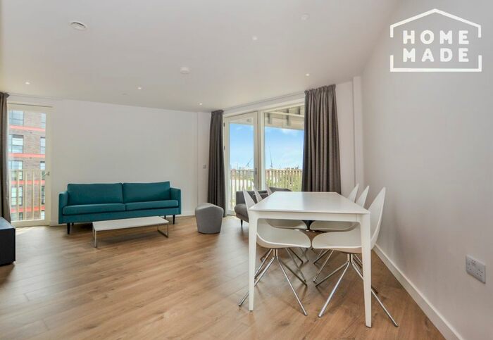 3 Bedroom Flat To Rent In Makers House, Stratford, E20