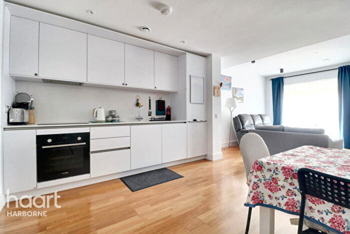 2 Bedroom Apartment For Sale In South Loop Green, Birmingham, B16
