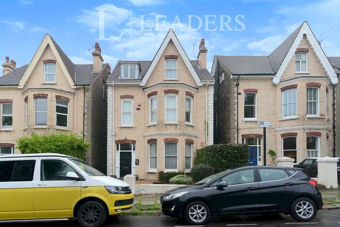 2 Bedroom Flat To Rent In Wilbury Gardens, Hove, BN3