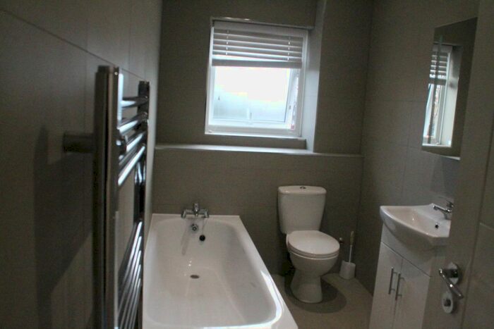 3 Bedroom Flat To Rent In Bycullah Road, Enfield, EN2