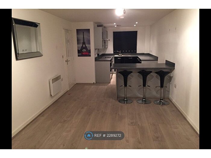 2 Bedroom Flat To Rent In The Edg Apartments, Birmingham, B15