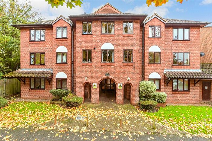 1 Bedroom Flat For Sale In Belmont Road, Leatherhead, Surrey, KT22