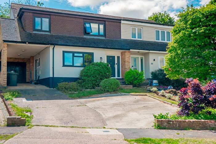 4 Bedroom Semi-Detached House To Rent In Bedroom Semi Detached House In Rayleigh, SS6