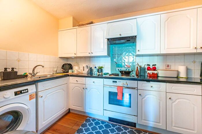 2 Bedroom Flat For Sale In Liberty Court, Barking, IG11