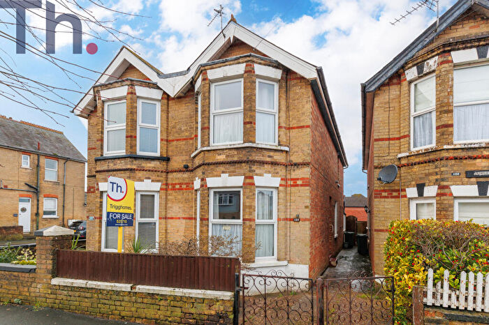 3 Bedroom Semi Detached House For Sale In East Cowes, Isle Of Wight, PO32