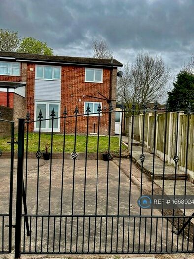 3 Bedroom Semi-Detached House To Rent In Silverton Close, Hyde, SK14