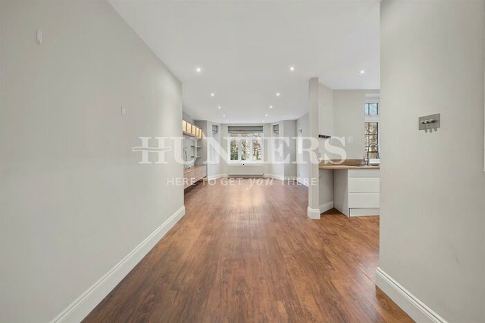 2 Bedroom Flat To Rent In Finchley Road, London, NW2