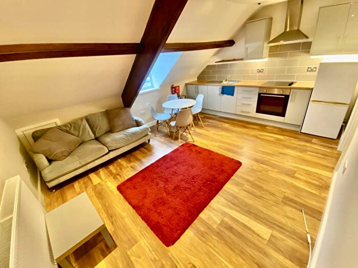 2 Bedroom Flat To Rent In St James Crescent, Uplands, Swansea, SA1