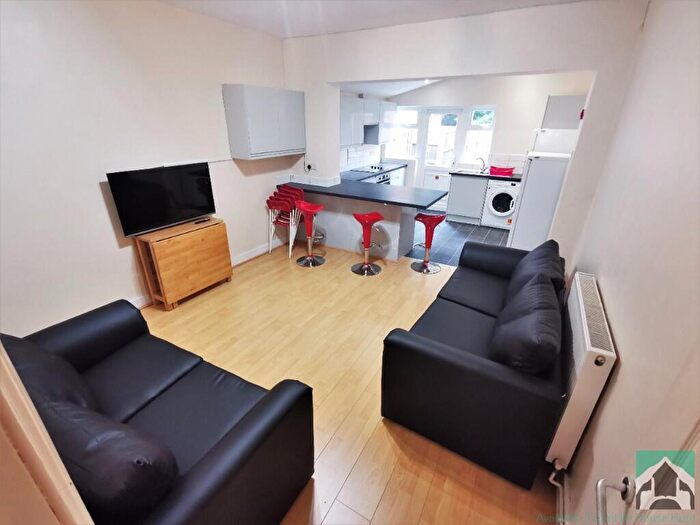 5 Bedroom Terraced House To Rent In Heeley Road, Birmingham, B29