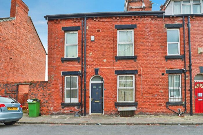 2 Bedroom End Terrace House For Sale In Glossop Street, Leeds, LS6
