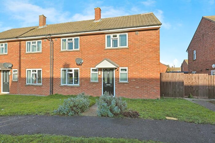 3 Bedroom Semi Detached House For Sale In Beech Avenue, Upper Marham, PE33