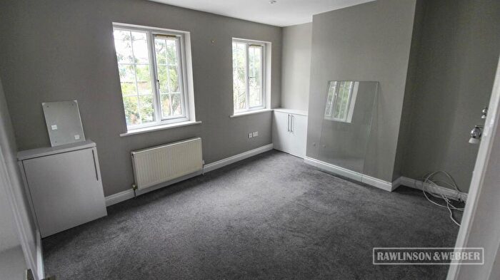 2 Bedroom Maisonette To Rent In Walton Road, East Molesey, KT8
