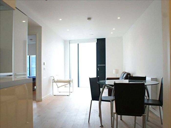 1 Bedroom Flat To Rent In Walworth Road, Elephant And Castle, London, SE1