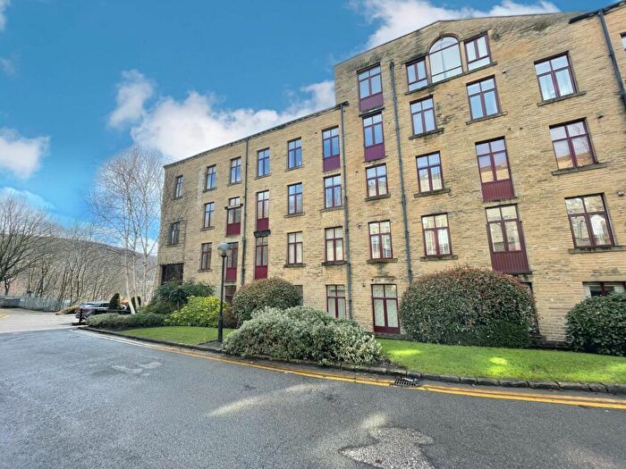 2 Bedroom Apartment For Sale In Garden Street North, Halifax, HX3