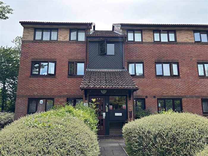 2 Bedroom Flat For Sale In Pavillion Way, Edgware, Middlesex, HA8