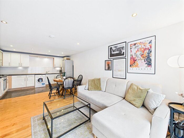 2 Bedroom Apartment To Rent In Cables Wynd, Edinburgh, Midlothian, EH6