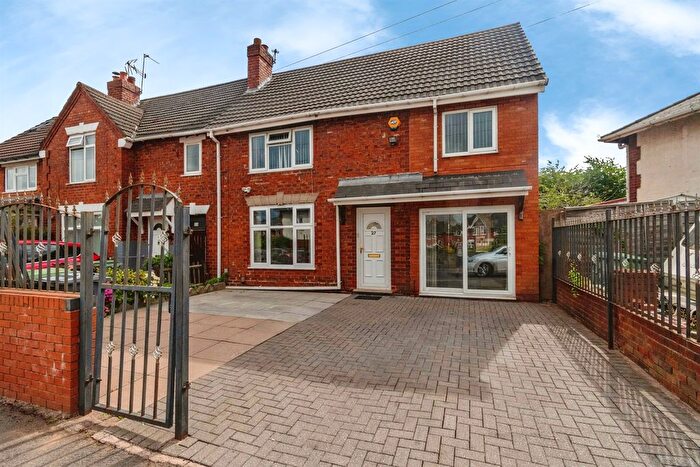 4 Bedroom End Of Terrace House For Sale In Newbolt Street, Walsall, WS5