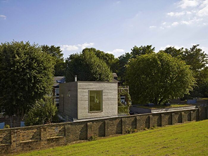 3 Bedroom Flat For Sale In Ossian Road, London, N4