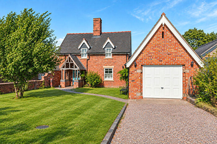 4 Bedroom Character Property For Sale In School House, Church Lane, Huxley, CH3