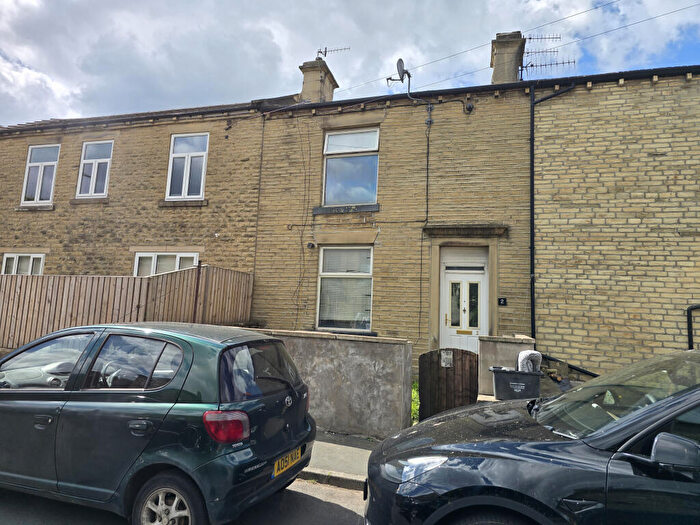 1 Bedroom Terraced House For Sale In Victoria Place, Brighouse, West Yorkshire, HD6