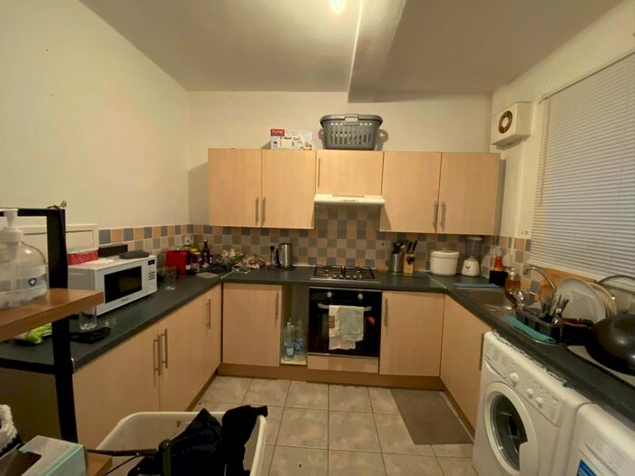 2 Bedroom Flat To Rent In Sedgley House, Wray Crescent, London N4