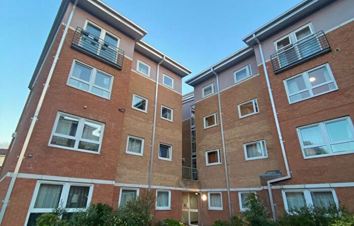 2 Bedroom Flat To Rent In Crown Station Place, Edge Hill, Liverpool, L7