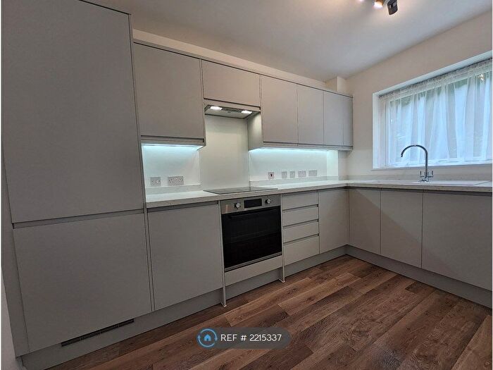 2 Bedroom Flat To Rent In Trapstyle Road, Ware, SG12