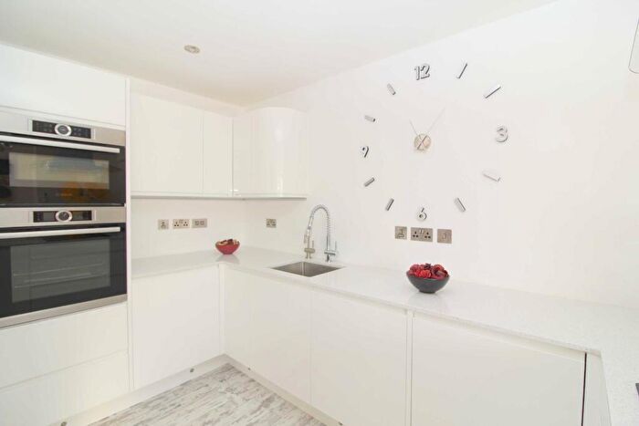 2 Bedroom Apartment To Rent In Avebury House, Bentham Close, Swindon, Wiltshire, SN5