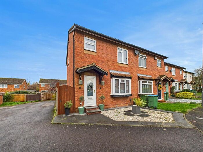 3 Bedroom End Of Terrace House For Sale In Ravensbourne Road, Hawkslade, Aylesbury, HP21