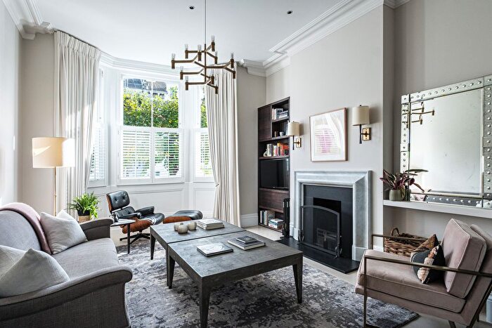 6 Bedroom End Terrace House For Sale In Geraldine Road, London, SW18