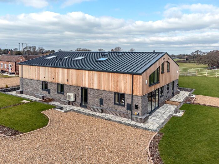 3 Bedroom Semi-Detached House For Sale In Oregano Barn, Wolverhampton, WV10