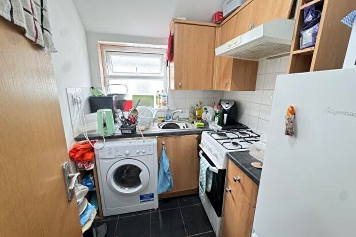2 Bedroom Flat To Rent In Diana Street Cardiff, CF24