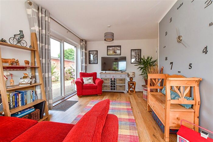 3 Bedroom Detached Bungalow For Sale In Orchard Glade, Headcorn, Kent, TN27