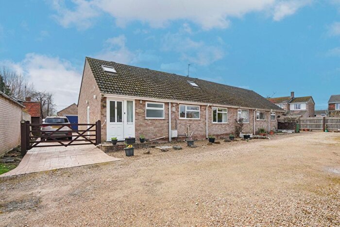 3 Bedroom Semi Detached Bungalow For Sale In Main Road, Appleford, OX14