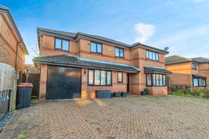 6 Bedroom Detached House For Sale In Mayditch Place, Bradwell Common, Milton Keynes, MK13