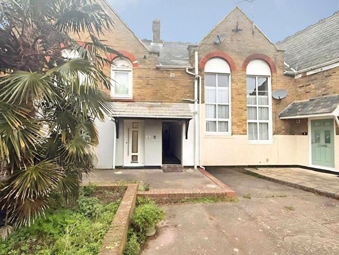 1 Bedroom Flat For Sale In Alexandra Road, Sheerness, Kent, ME12