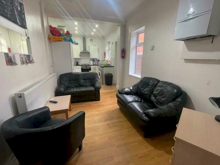 6 Bedroom Private Hall To Rent In Standish Road (), Fallowfield, Manchester, M14