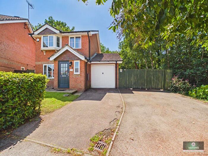 3 Bedroom Detached House For Sale In Matthews Drive, Maidenbower, Crawley, RH10
