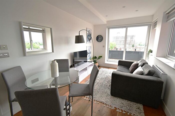 1 Bedroom Flat To Rent In Stoke Road, Slough, SL2