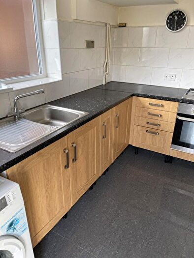 3 Bedroom Semi-Detached House To Rent In Hall Road, Isleworth, TW7